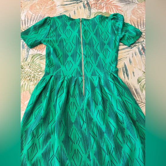 Amelia LuLaRoe Green Fit and Flare Midi Dress with pockets - Picture 4 of 7